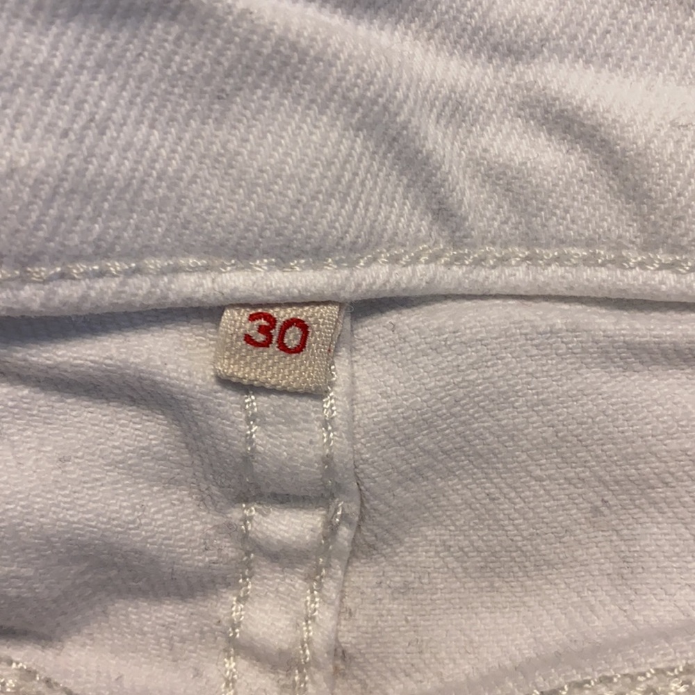 Levi’s White Jean Shorts - Picture 4 of 6